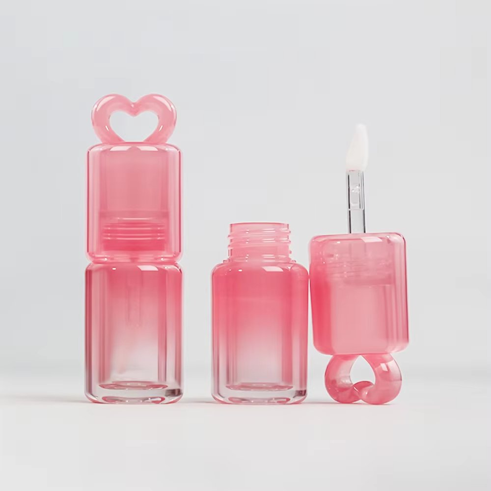 3.4ml Heart-Shaped Gradient Pink Lip Gloss Tube, Mini Empty Plastic Lip Gloss Cosmetic Packaging Tube with Chain and Slim Handle - Image 2