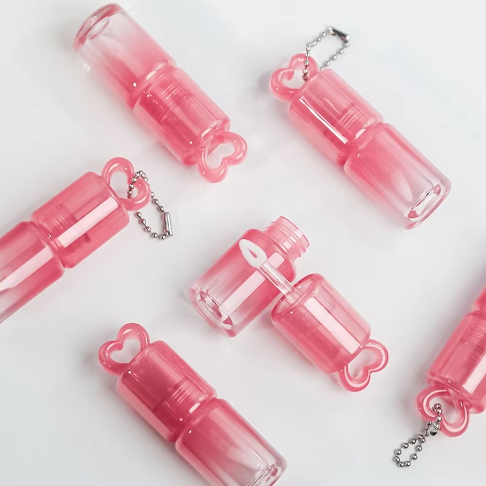 3.4ml Heart-Shaped Gradient Pink Lip Gloss Tube, Mini Empty Plastic Lip Gloss Cosmetic Packaging Tube with Chain and Slim Handle - Image 3