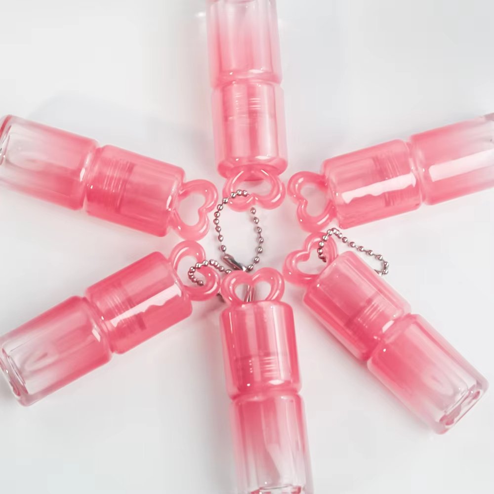 3.4ml Heart-Shaped Gradient Pink Lip Gloss Tube, Mini Empty Plastic Lip Gloss Cosmetic Packaging Tube with Chain and Slim Handle - Image 4