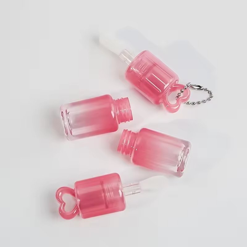3.4ml Heart-Shaped Gradient Pink Lip Gloss Tube, Mini Empty Plastic Lip Gloss Cosmetic Packaging Tube with Chain and Slim Handle - Image 5